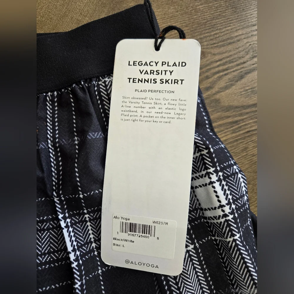 NWT Alo Yoga Legacy Plaid Varsity Skirt in Black and White sz LARGE